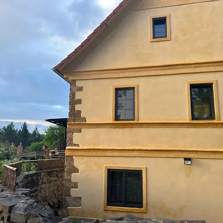 Horni Strakuv Mlyn Country house